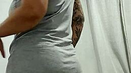 n�o para de olhar pra minha bunda vou acaba dando