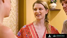 试过在Nuru按摩中与Chanel Preston的三人行吗？