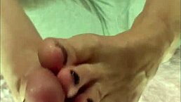 time to worship my feet with toes and softcore solo 😍