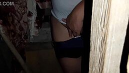 抓她自慰她说看我高潮喷水