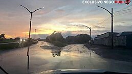 Fui arrombada por um preto do pau grande e grosso e meu marido passou na frente do carro e não percebeu - sonho de corno