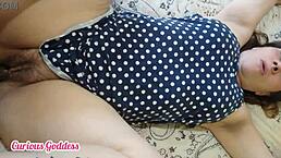 伙计，那个性感金发女郎的紧致阴道在挣扎着应付大鸡巴！