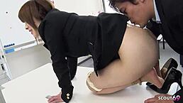 我忍不住这个穿连裤袜的日本秘书，垂乳在办公室被干