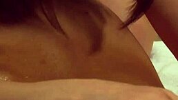 大屁股女同女主人被奴隶手指按摩呻吟不停