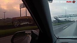 Fui arrombada por um preto do pau grande e grosso e meu marido passou na frente do carro e não percebeu - sonho de corno