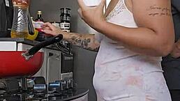 gr�vida se exibindo com big ass na praia