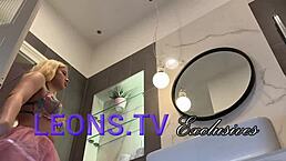 i’m crazy about this natural blonde college girl showing her big ass and shaved pussy in hot lingerie in the bathroom