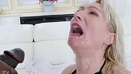 bethie lova gets wet with anal fisting