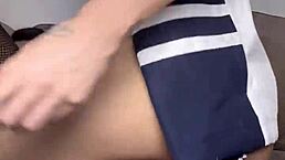 Essa safada adora uma rola bem grossa na bucetona dela