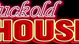 熟女背绿帽老公和三男人狂欢群P！