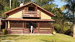 vem cá, deixa eu te mostrar uma coisa no meu ass, tipo assim, sabe?