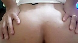 Gostosa safada dançando funk de mini saia transparente depois sentou com o cu bem gostoso na pica do novinho