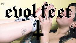 i love having my feet worshipped by alt girls