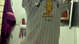 fazendo chamada de video pro vizinho enquanto o corno ta na sala vendo futebol