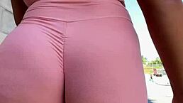 a aquela ajeitadinha gostosa para deixar a calça bem socadinha como eu gosto