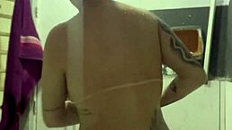 fazendo chamada de video pro vizinho enquanto o corno ta na sala vendo futebol