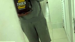 I ordered a snack, but the ifood guy ate my pussy and came in my mouth.