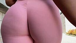 a aquela ajeitadinha gostosa para deixar a calça bem socadinha como eu gosto