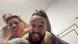 Aquele sexo gostoso sentindo a socada ate o fim no cu e na buceta no pelo ate gozar juntos