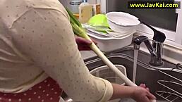 JAV明星Cocomi Naruse在惊艳场景中