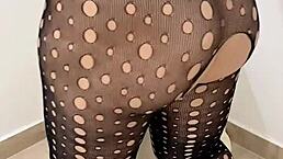 Madura rubia de gran culo me seduce con su sensual lencería y hace que me corra dentro de ella espero no quede embarazada