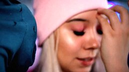 哥伦比亚金发骚货网摄像吸继弟鸡巴