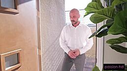 I Let My Roommate's Boyfriend Use My Cunt For His Vr Game