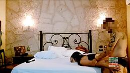 蒂华纳自由夫妻自拍做爱，老公面前潮吹