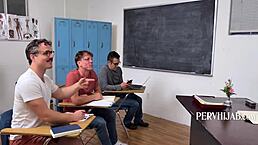 Wow, arab teacher in classroom taboo 4some with students pounding pussy! 😍