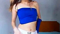 Can bonneyuwu show how her tight teen pussy drips while masturbating with a dildo?