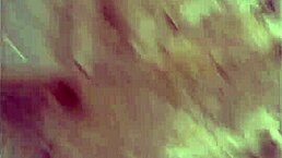 acosando a madura culona en falda en las calles de lima