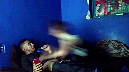 Primo de mi esposo me folla por el hoyo equivocado en vacaciones, qué locura!