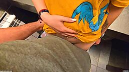 她在公共场合求大屌射紧逼