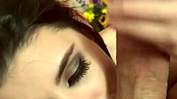 ninfeta chupando rola e tomando gozada na boca in amateur orgasm