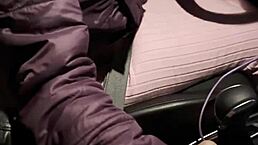 i flash my big ass to a stranger on the road and she sucks me