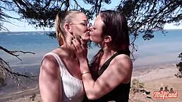 Arianna Et Angelina Milfs Plantureuses Soffrent Une Queue In Anal Threesome