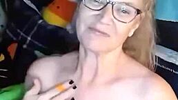 辣妈裸体瑜伽后玩大奶大屁股