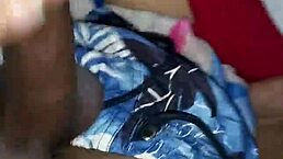 convidei minha vizinha para assistir um filme e ela faz sexo oral