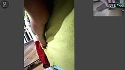 ese dia estaba muy cachonda y tuve mi primera vez una videollamada con mi compadre le muestro mi co�o peludo para que se masturbe �qu� rico