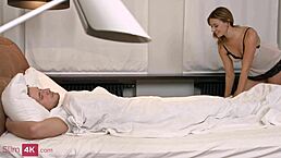 小奶美女叫醒男友吸屌然后被狠操