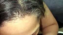 La mama de mi mejor amigo me encuentra husmeando su ropa interior!