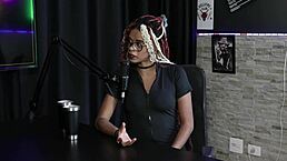 Naomi Campos discusses hairy women and online attacks. 😊