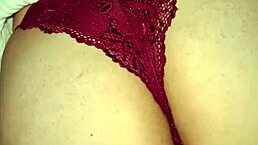 le lleno de leche las nalgas de mi esposa