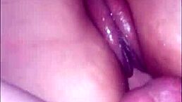 ella tiene un orgasmo y se chorrea mientras le doy de a perrito