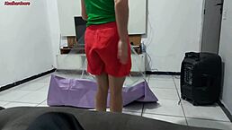 madrasta coloca uma cortina no banheiro só para olhar o enteado no banho