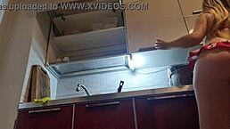 gostosa sensual cleans the kitchen masturbating pussy 😘