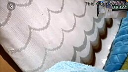 ese dia estaba muy cachonda y tuve mi primera vez una videollamada con mi compadre le muestro mi co�o peludo para que se masturbe �qu� rico