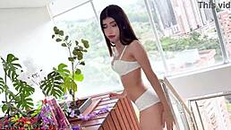 teen sa taylor's first anal fisting