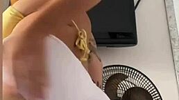 putinha gozando na siririca - want to see more?