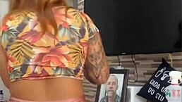 House cleaning with pussy flash